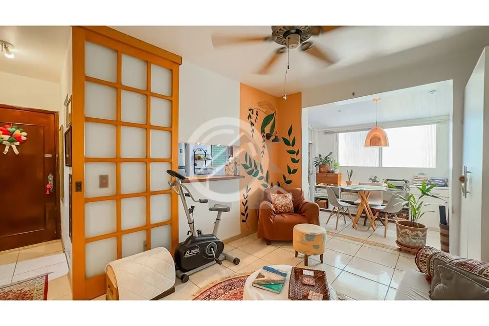 Imagem No Bairro Petrópolis, na Rua Dona Eugênia nº 964, apartamento térreo elevado com pátio, 1 dormi...
