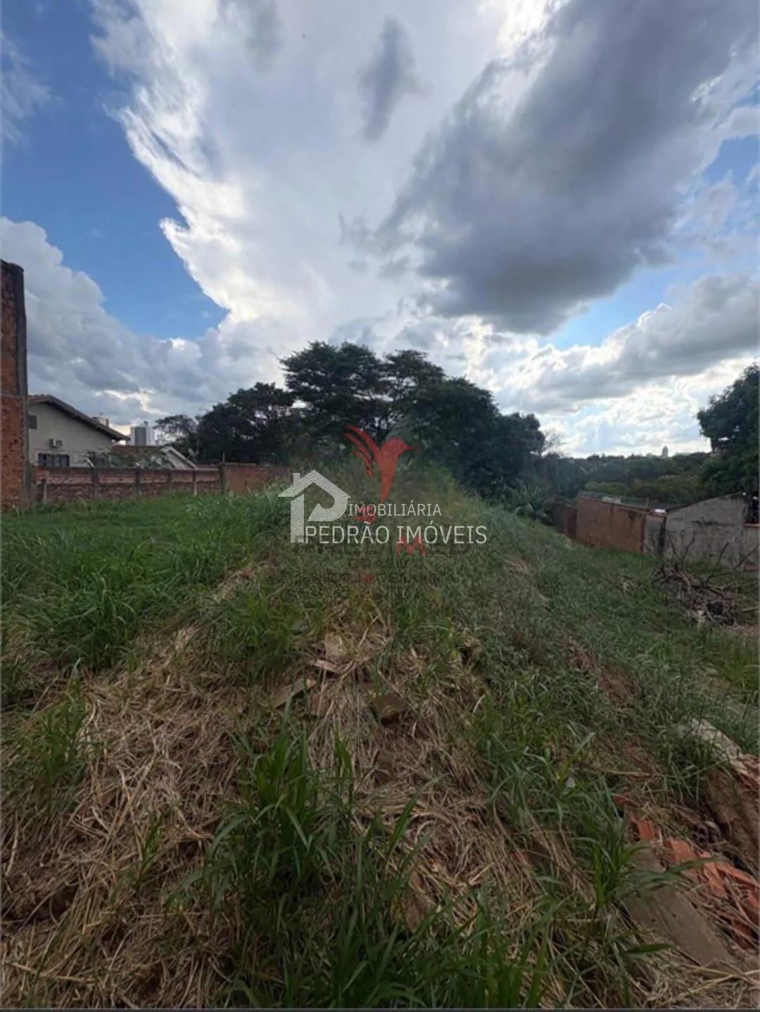 Imagem Lote/Terreno de 609m² no bairro Vila Mamedina, em Lençóis Paulista