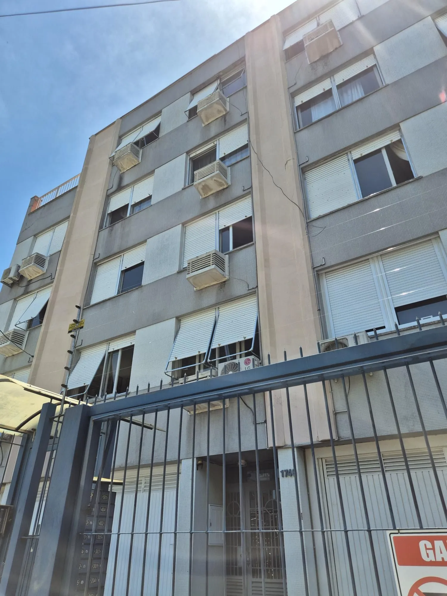 Imagem 3d com vaga e elevador