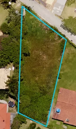 Imagem Oportunidade única: Terreno de 530m² na Praia da Ferrugem em Garopaba-SC, a menos de 300m do mar! Documentação completa e viabilidade construtiva. Aproveite!