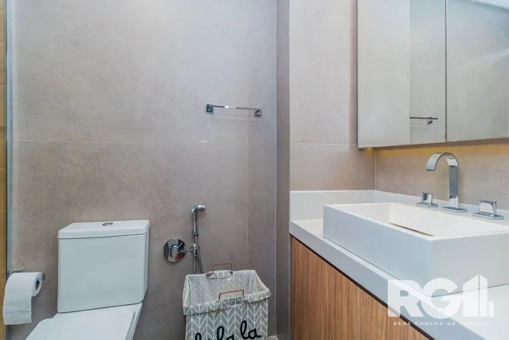 Imagem Apartamento com 94m², 3 quartos, 1 suíte, 2 vagas, no bairro Cristo Redentor em Porto Alegre..