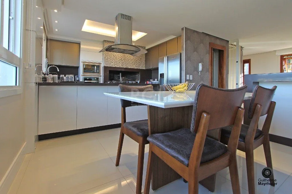 Imagem Casa para Venda - 445.52m², 4 dormitórios, sendo 4 suites, 4 vagas - Teresópolis