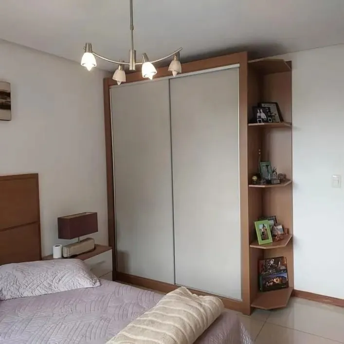 Imagem Sobrado com 3 dormitórios, terraço e espaço gourmet no São Sebastião - POA