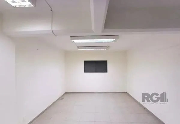 Imagem Libertas imobiliária aluga loja na Av. Assis Brasil com 530m²-Passo D`areia