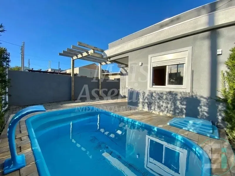 Foto do imóvel Casa com piscina para venda em Capão da Canoa