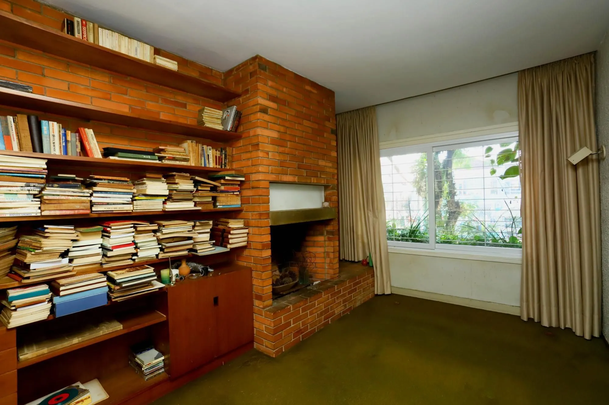 Imagem Casa no Bairro Petrópolis em Porto Alegre - Rua calma junto Av. Protásio Alves