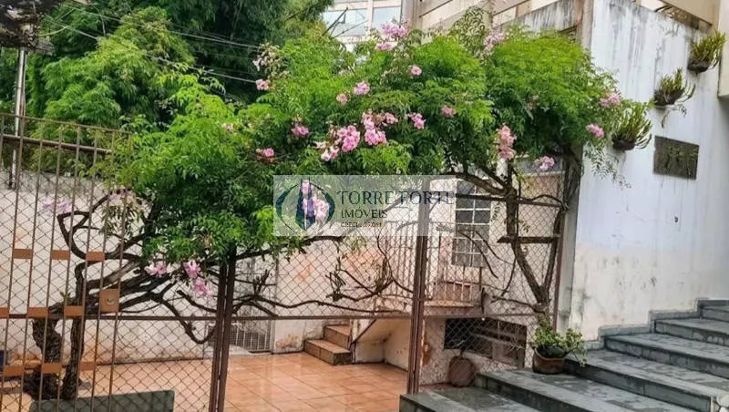 Imagem Casa espaçosa 400 m² 5 dormitórios 2 suítes 4 banheiros 4 vagas de garagem
