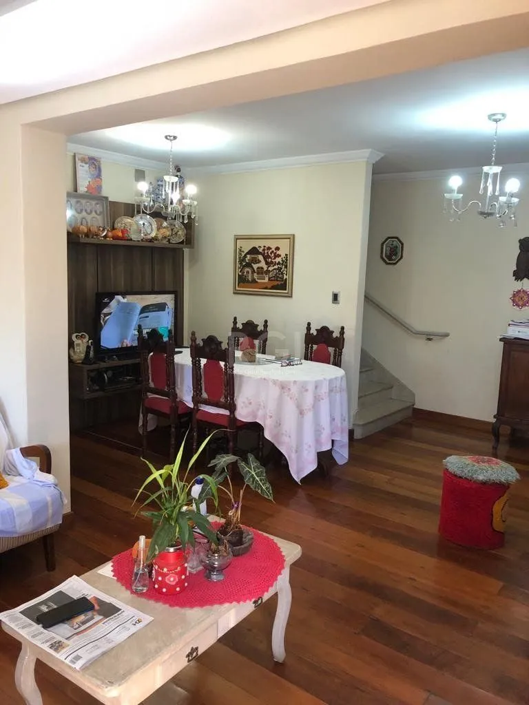 Imagem Casa para Venda - 225.91m², 4 dormitórios, sendo 2 suites, 1 vaga - Nonoai