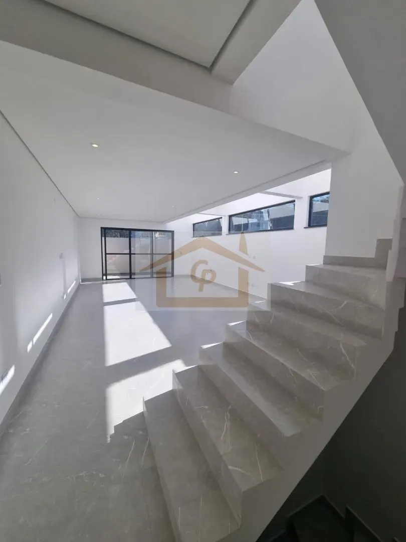 Imagem Casa com 3 quartos (um suíte), 3 vagas. Novidade na Granja Viana!