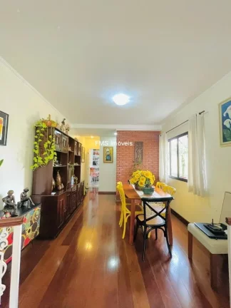Imagem Imóvel de luxo na Vila da Saúde: casa com 4 quartos, 2 suítes, 2 salas, 4 vagas de garagem e 148m² em São Paulo-SP.