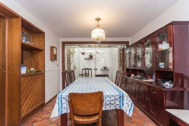 Imagem Casa para Venda - 247m², 4 dormitórios, sendo 1 suites, 5 vagas - Glória