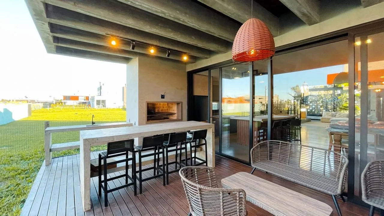 Imagem Casa de condomínio à venda em Torres, Centro, com 4 quartos, 221.55m2