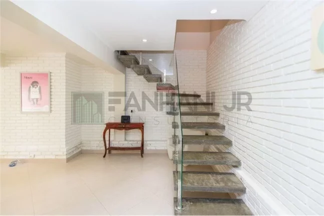 Imagem Imperdível oportunidade: Casa à venda em São Paulo-SP, Vila Romana, 4 quartos, 1 suíte, 6 salas, 6 banheiros, 2 vagas, 390m².
