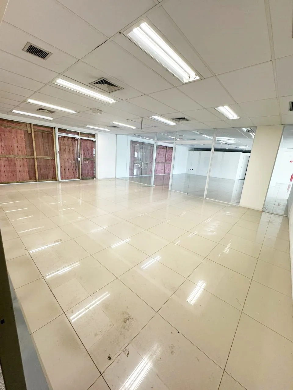 Imagem ALUGO ESTRATÉGICO PRÉDIO COMERCIAL NO BAIRRO VILA DAS BELEZAS!