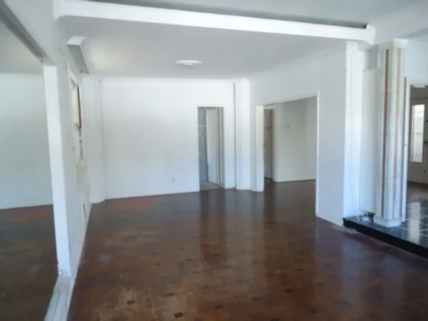 Imagem Casa para Venda - 510m², 6 dormitórios, sendo 1 suites, 3 vagas - São João