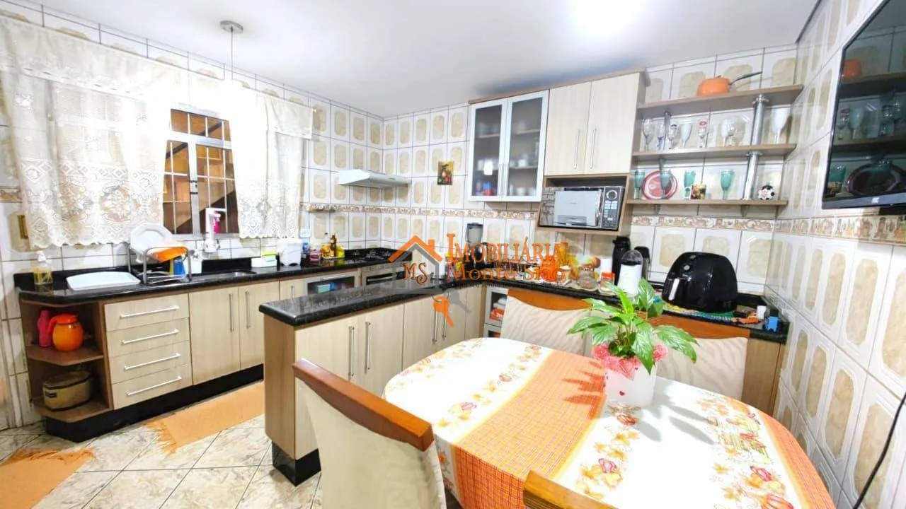 Imagem Sobrado com 4 dormitórios à venda, 300 m² por R$ 650.000,00 - Cidade Jardim Cumbica - Guarulhos/SP
