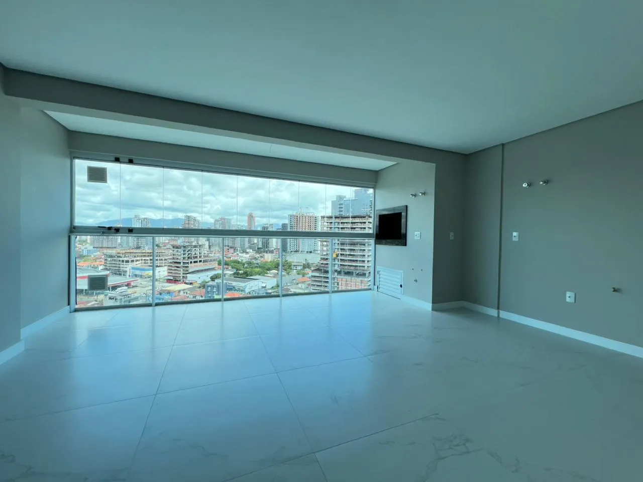 Imagem Apartamento com vista para o mar à venda com 80.52m2 por R$ 1.075.000,00