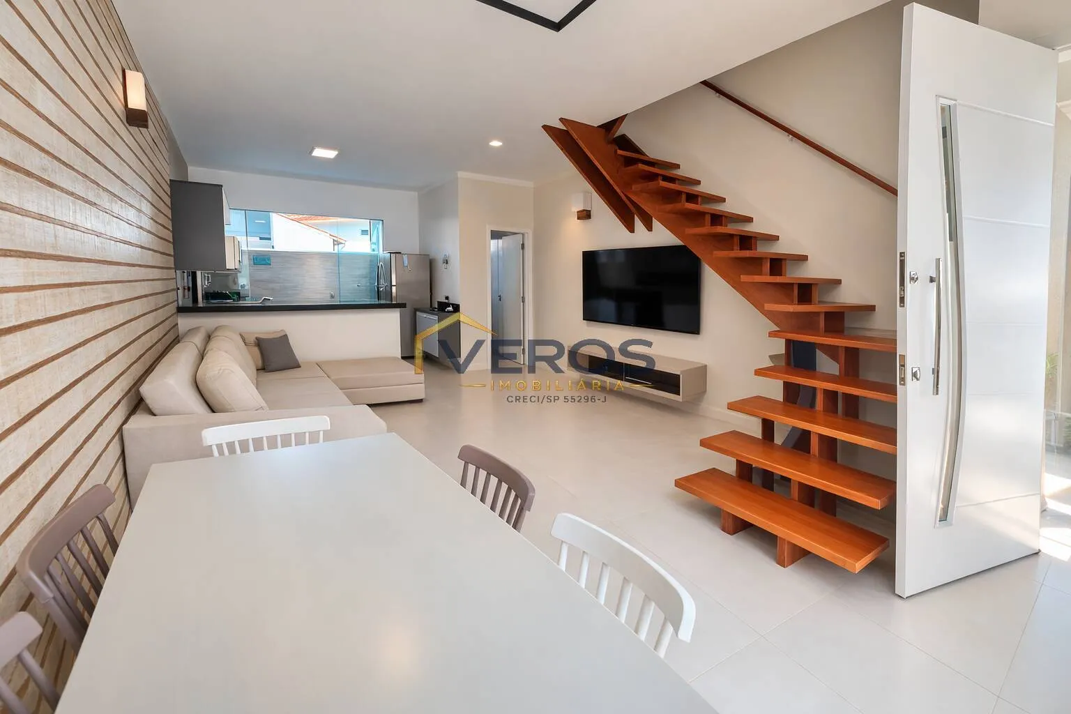 Imagem Casa a venda com 2 quartos a 300m da praia da Cocanha em Caraguatatuba