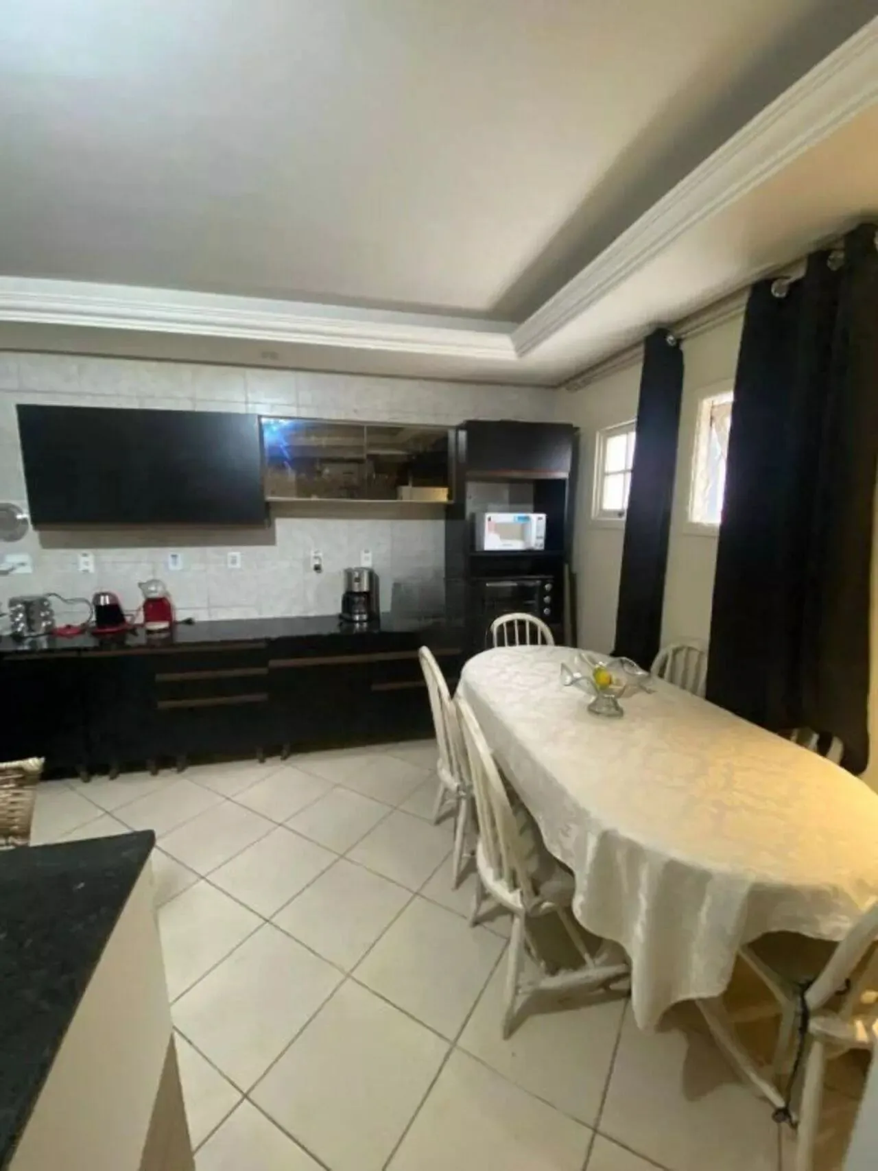 Imagem Casa com Duas Residências e Pátio Amplo no Bairro Tranquilo