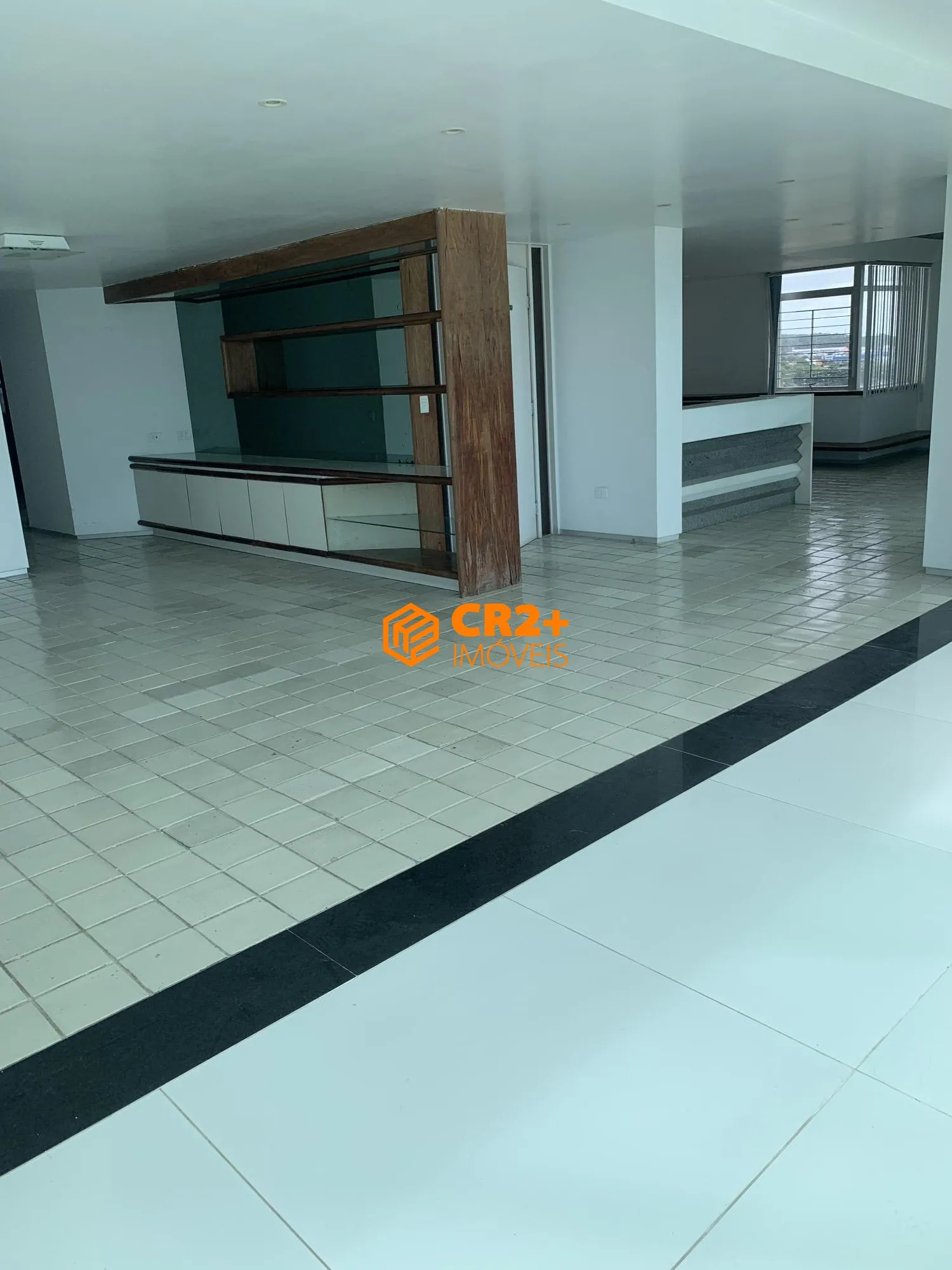 Imagem Vendo Apartamento com 277m2, 4QTOS, 2 Suítes sendo uma master.