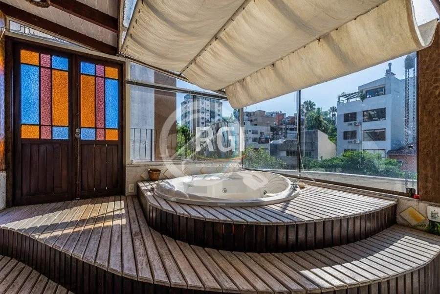 Imagem Cobertura horizontal no bairro Petrópolis, 116,36 m² de área privativa, de frente, com 2 dormitó...
