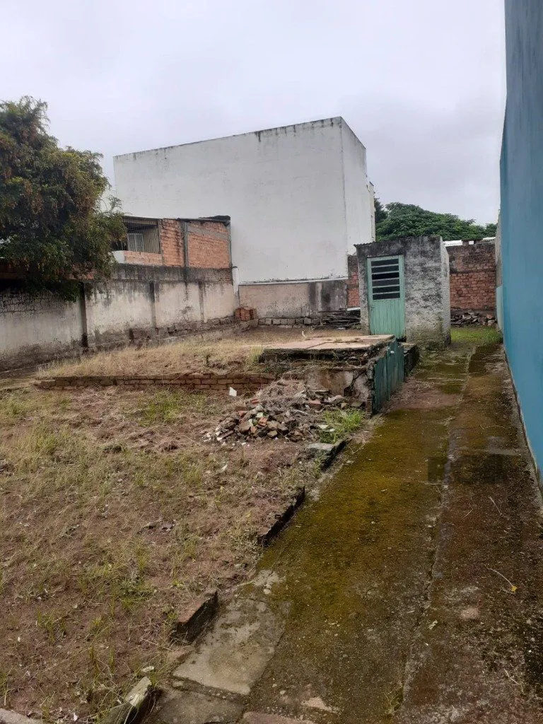 Imagem Vendo terreno no Bairro Partenon em Porto Alegre.