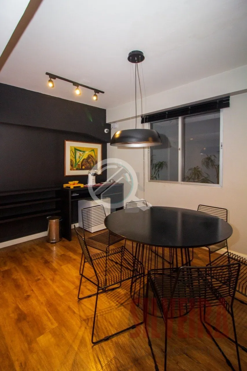 Imagem Studio mobiliado de 18 m² de área privativa com um dormitório com armários, um banheiro, armári...