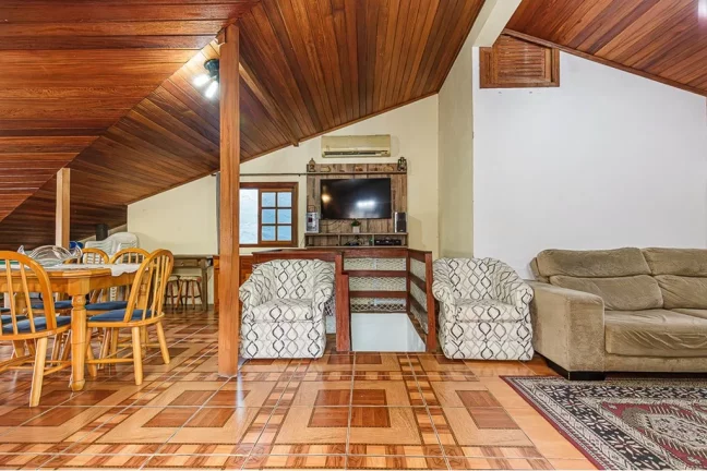 Imagem Casa para venda no bairro Vila Ipiranga em Porto Alegre