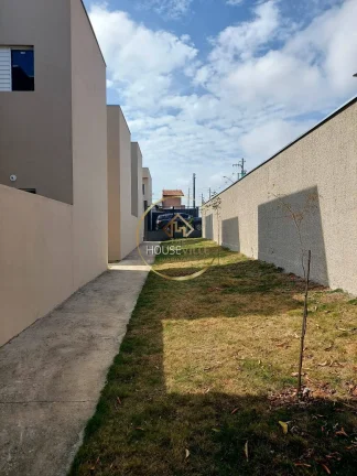 Imagem Casa Sobrado 2 dormitórios com quintal, 1 vaga, Sjc.