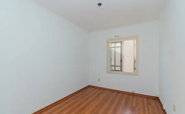 Imagem Casa em Condomínio em Ipanema de 3 dormitórios e 2 vagas DESOCUPADA
