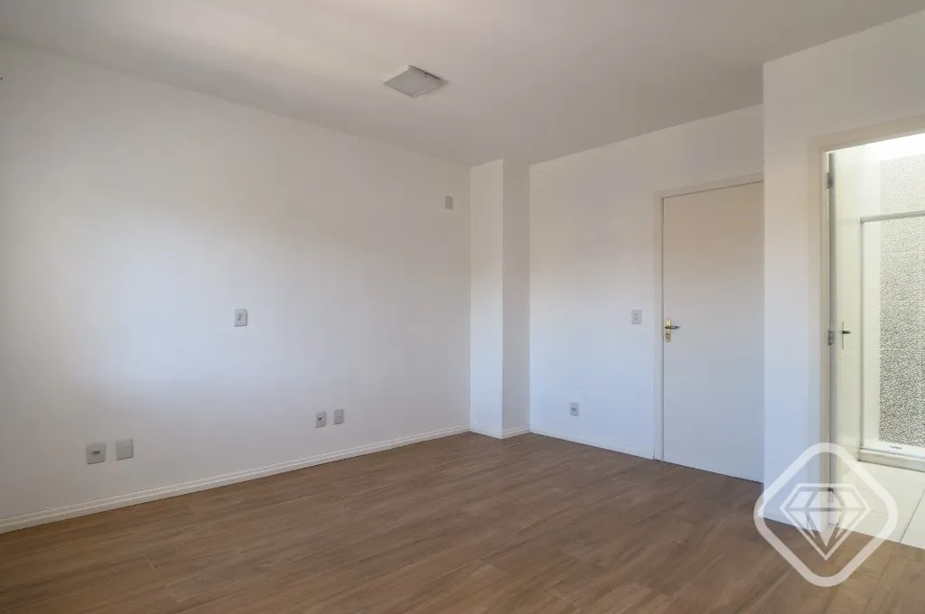 Imagem Casa semimobiliada com piscina no bairro Hípica, pronta para morar, com excelente padrão de acabam...
