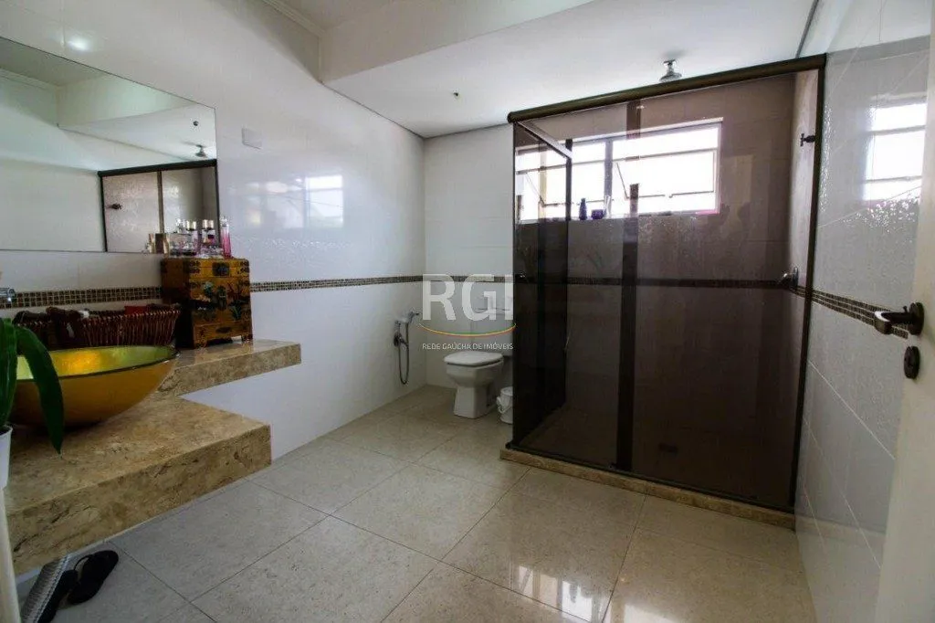 Imagem Casa para Venda - 300m², 3 dormitórios, sendo 1 suites, 4 vagas - Teresópolis