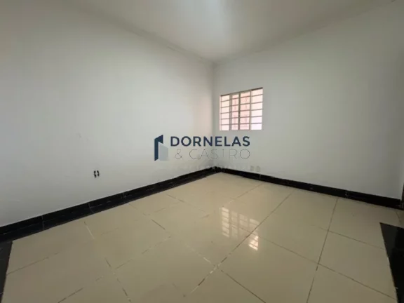 Imagem CASA TÉRREA 3 DORMITÓRIOS UMA SUÍTE GUARAPARK COND. FECHADO TERRENO COM 800M²