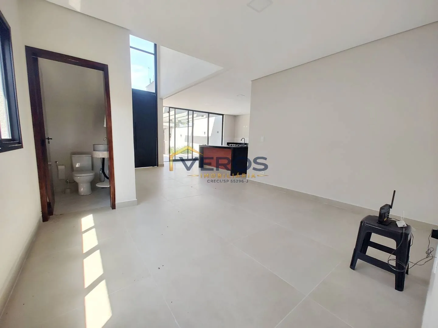 Imagem Casa a venda com piscina a 80m da praia Massaguaçu em Caraguatatuba