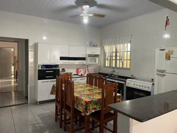 Imagem Casa em Ubatuba com 80 metros quadrados com 2 dormitórios, sala, cozinha, 2 banheiros, com vagas para 4 carros próximo a praia de Maranduba
