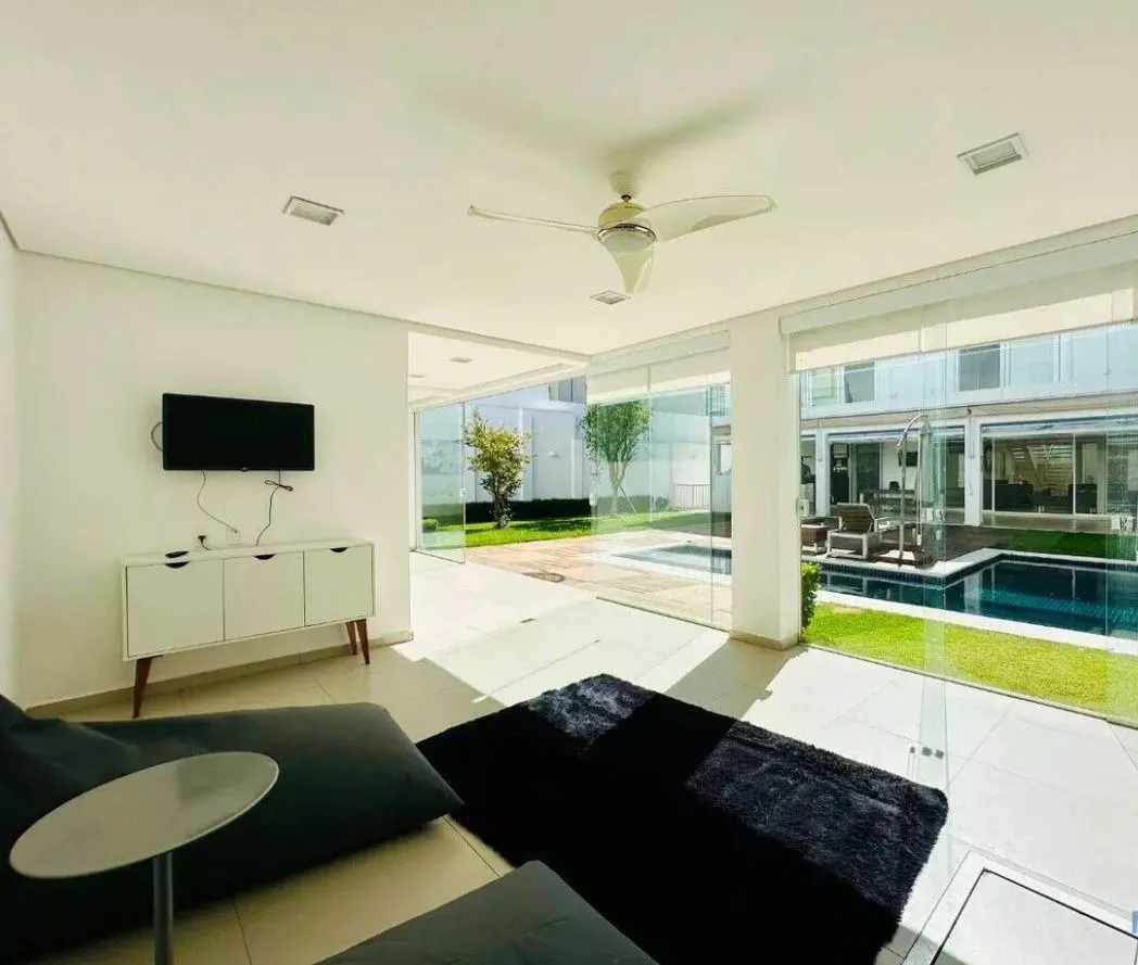 Imagem Casa Sobrado Com Piscina Localizada no Alphaville Residencial Zero!