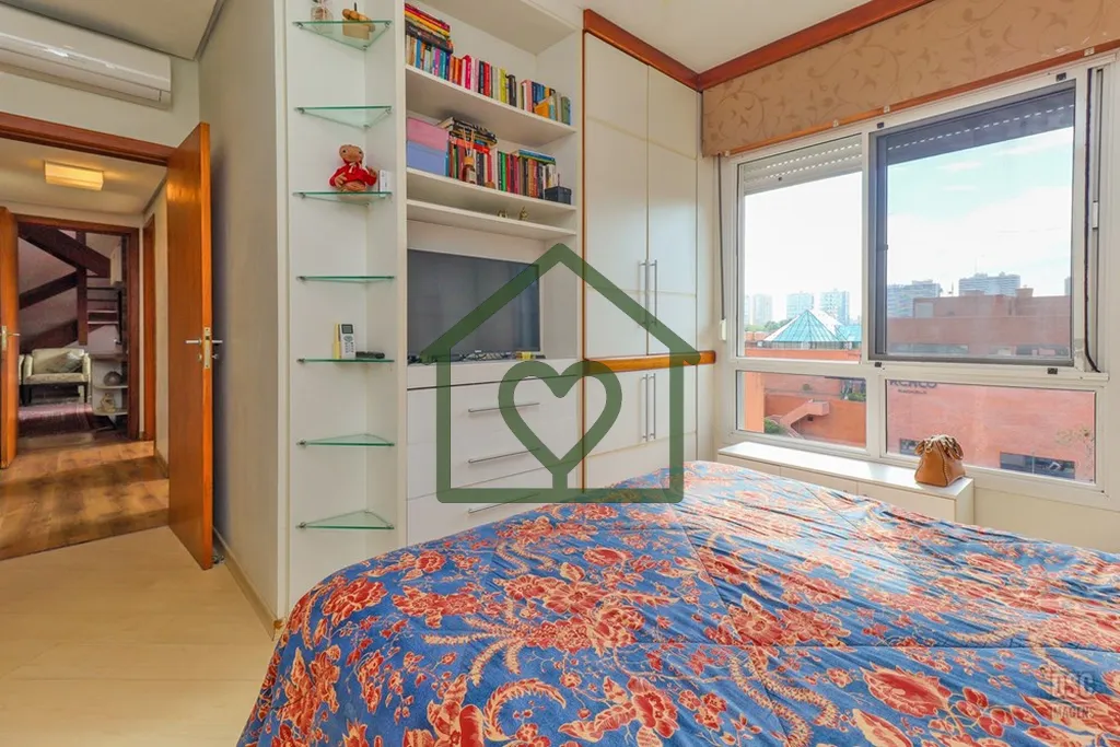 Imagem LINDA COBERTURA DE 200M² , 3 dormitórios sendo 1 suíte, 2 banheiros social, mais banheiro auxilia...