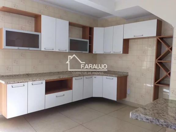 Imagem Casa à venda em Jardim Europa com 182m² 5 quartos, 4 vagas