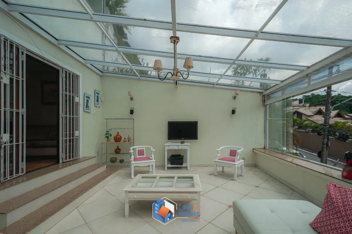 Imagem Sobrado para venda em Tremembé com 4 quartos, sendo 2 suítes, 236m²