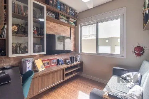 Imagem Casa impecável e mobiliada, com 3 niveis, possui 3 dormitórios sendo 1 suíte, 4 banheiros