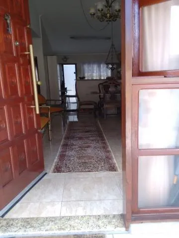 Imagem VENDA CASA ARUJÁ Excelente imóvel localizado no bairro Arujamérica com área total de 187 m² e área construída 100 m², com 3 dormitório. CONSULTE-NOS