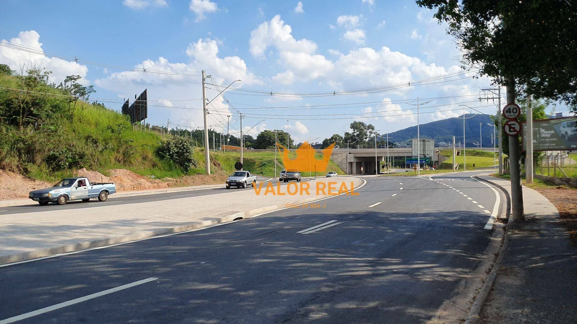Imagem Oportunidade Única de Investimento em Jundiaí! Área Comercial com 3.047 m2 de frente para Av Samuel Martins.