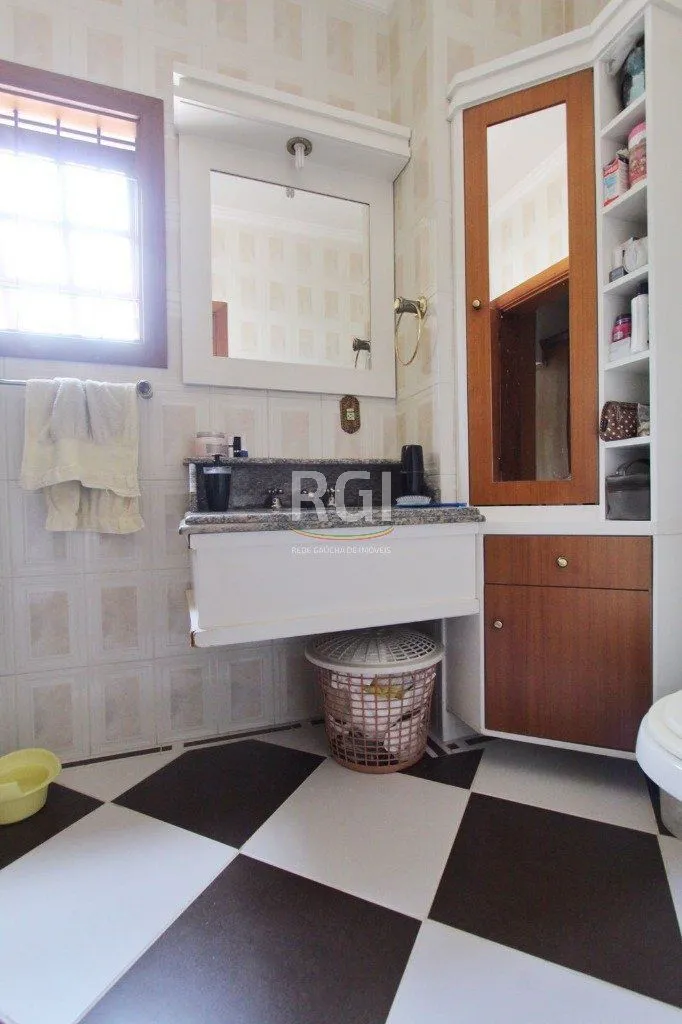 Imagem Casa para Venda - 259.5m², 4 dormitórios, sendo 1 suites, 3 vagas - Teresópolis