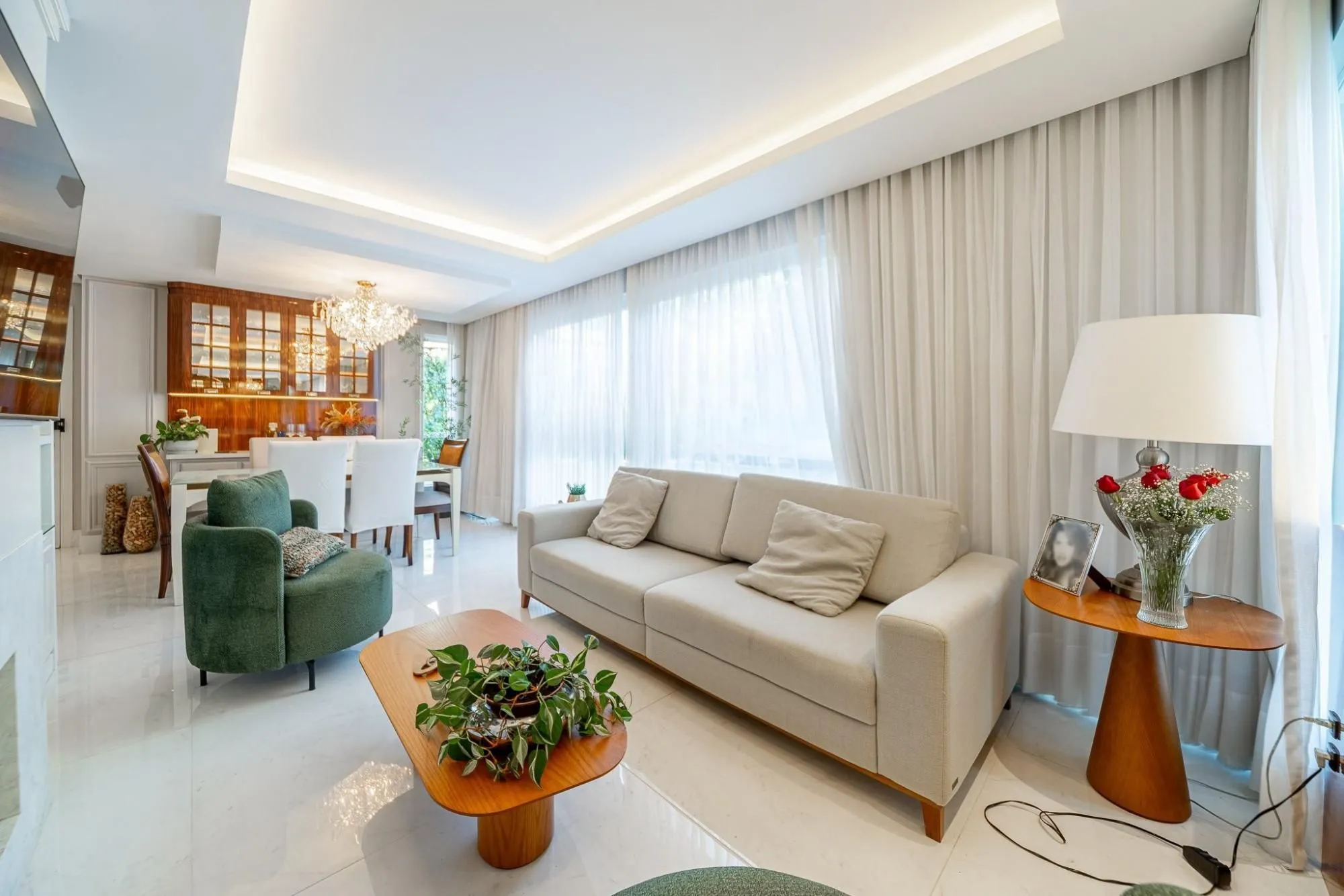 Imagem Apartamento 3 dormitórios, sendo 3 suítes e 2 vagas no Petropolis
