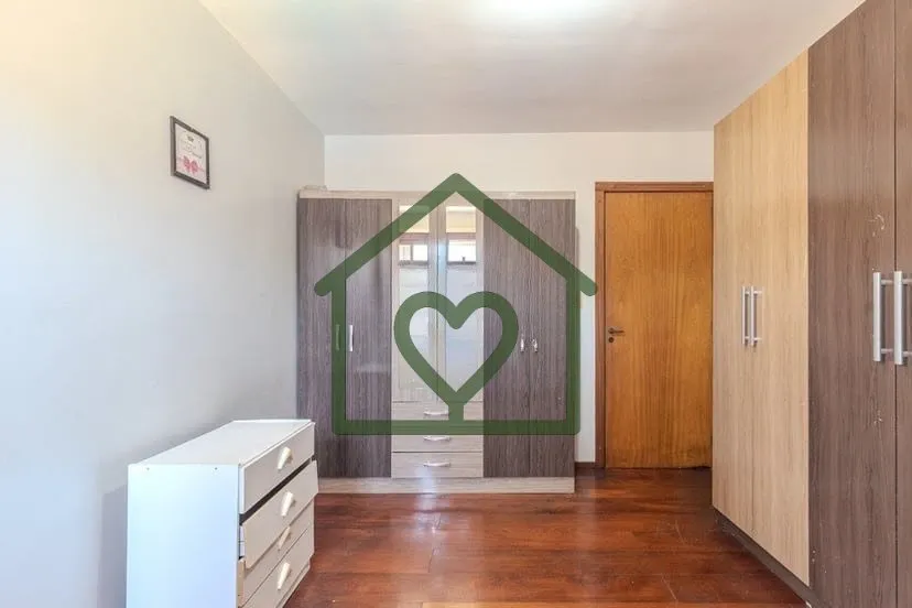 Imagem Casa de dois pavimentos com 3 dormitórios, sendo 1 suíte. No pavimento superior, conta com dois do...