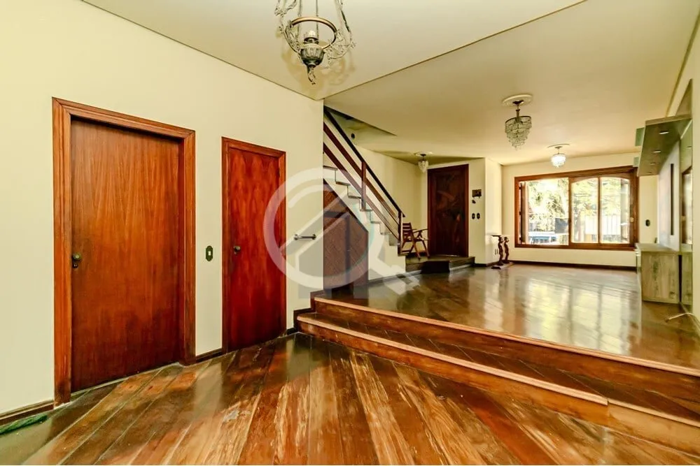 Imagem Casa com 243m2, desocupada, no bairro Menino Deus, 3 dormitórios (3 suítes), sacada, living, cozin...