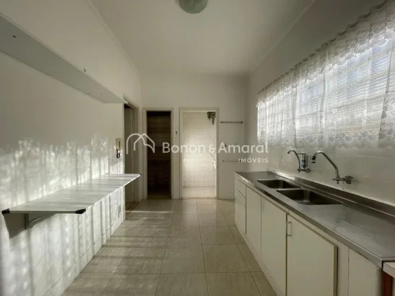 Imagem Casa bairro no Chácara da Barra em Campinas/SP. São 185m² de construção, sala estar com ar-cond...