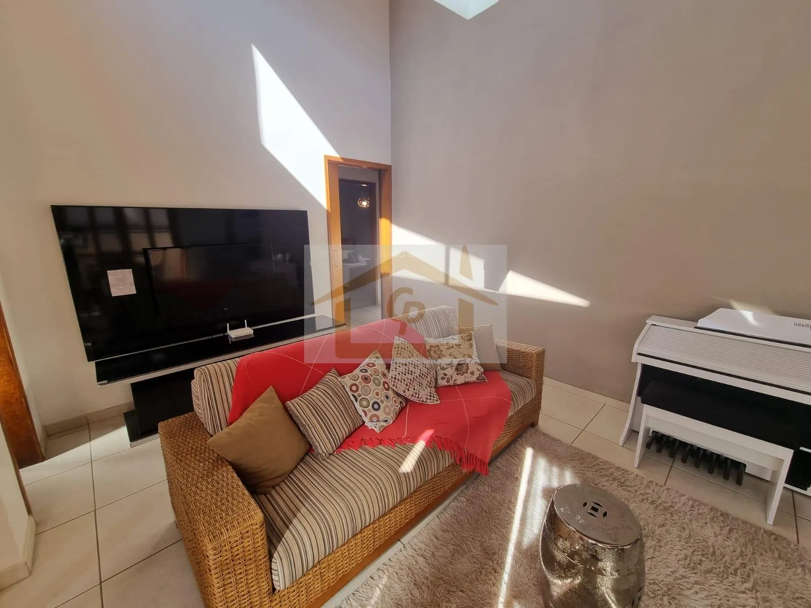 Imagem Casa Térrea, 3 quartos sendo um suíte, 2 vagas Clube Completo!!!
