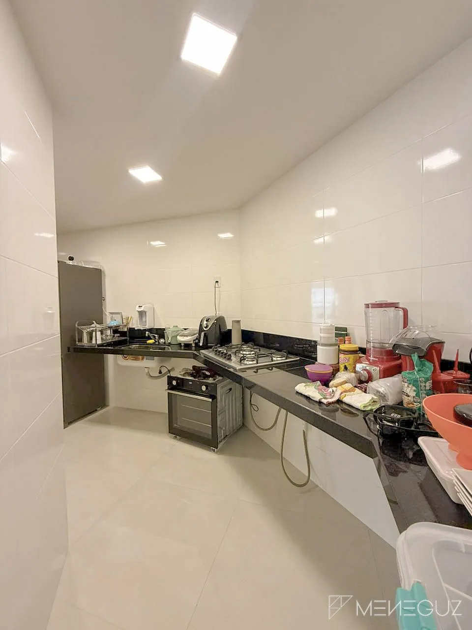 Imagem APT. 3 QTOS (SUÍTE) VENDA - ED. TOMAZIO - VISTA MAR - 2 VAGAS - GUARAPARI