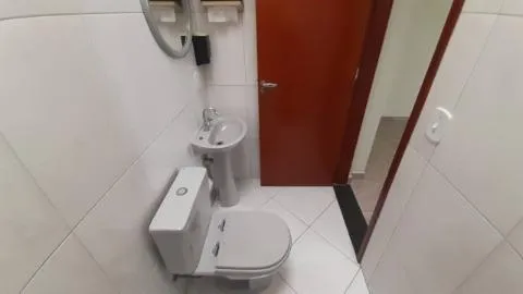 Imagem LOCAÇÃO DE SALA NA VILA PROGRESSO, EM GUARULHOS/SP, 29m² com muita luz natural, localização estratégica e toalete. CONSULTE-NOS.